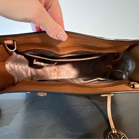 Michael Kors purse and wallet - Picture 4 of 6